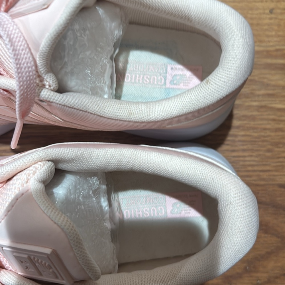 New Balance - Picture 5 of 8